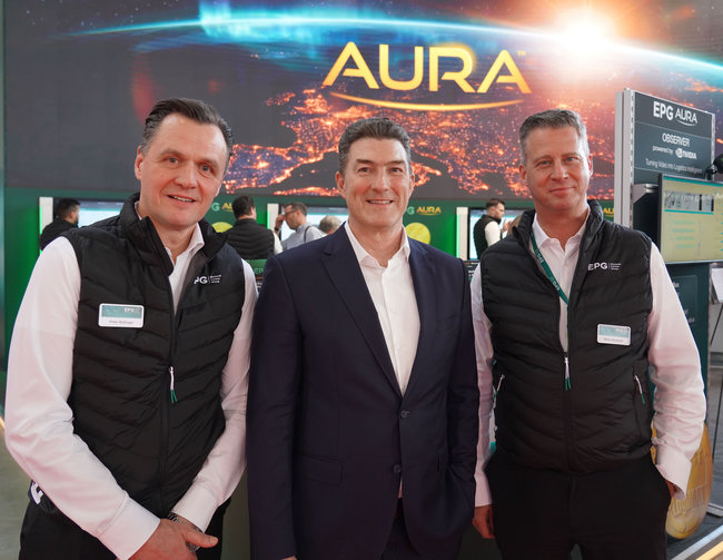 Peter Bollinger, CEO d&rsquo;EPG, Michael Locher-Tjoa, responsable du segment PME Microsoft DACH, et Marco Ehrhardt, Chairman d&rsquo;EPG<br>
                              Cr&eacute;dit photo : EPG.