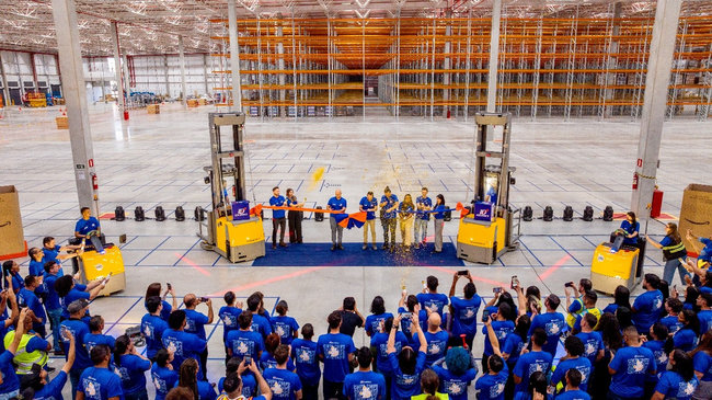 Au total, ces contrats repr&eacute;sentent pr&egrave;s de 120 000 m&sup2; de surfaces logistiques suppl&eacute;mentaires et la cr&eacute;ation de plus de 2 000 emplois.<br>
  Cr&eacute;dit photo : ID Logistics.