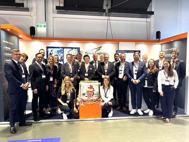 De gauche &agrave; droite : Beno&icirc;t Latteur et Bruno Jacques<br>
Cr�dit photo : Yusen Logistics.