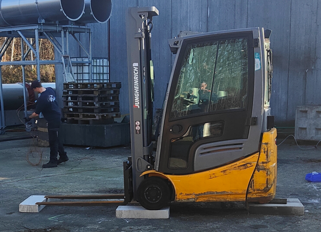 Le test a &eacute;t&eacute; r&eacute;alis&eacute; sur un chariot frontal EFG 215 (1,5 tonne) &eacute;quip&eacute; d&rsquo;une batterie LFP de 390 Ah, sur le site du CNPP &agrave; Saint-Marcel en Normandie.<br>
                            Cr&eacute;dit photo : Jungheinrich.