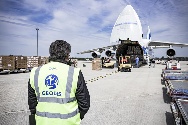 La nouvelle solution permet aux entreprises d&rsquo;exp&eacute;dier colis et palettes jusqu&rsquo;&agrave; 70 kg vers les principaux centres &eacute;conomiques europ&eacute;ens, avec une livraison en un jour ouvr&eacute;.<br>
                            Cr&eacute;dit photo : Vatry - GRANDGUILLOT.