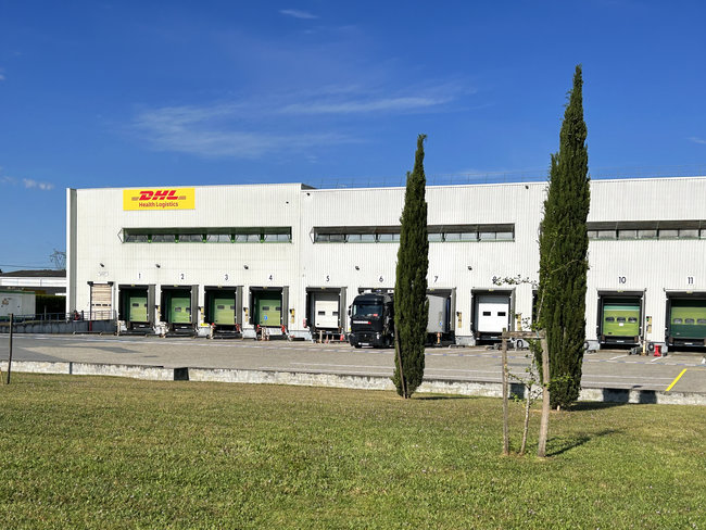 Le partenariat fait suite au transfert &agrave; Substipharm, le 30 janvier 2026, de l&rsquo;Autorisation de Mise sur le March&eacute; des sp&eacute;cialit&eacute;s Asp&eacute;gic&reg; et Kard&eacute;gic&reg;.<br>
                              Cr&eacute;dit photo : DHL.