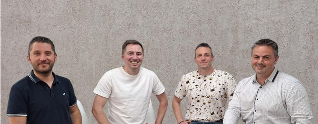De gauche &agrave; droite : Franck Cessiecq &ndash; Responsable Service Int&eacute;gration, Damien Limonne &ndash;  Directeur Technique, Micka&euml;l Grail &ndash; Responsable BE IT et R&eacute;mi Guigas - PDG.<br>
                Cr&eacute;dit photo : Enjoy Automation