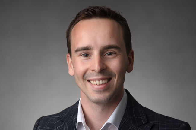Romain Lop&egrave;s &eacute;volue chez SAVOYE depuis 2021. Avant cette nomination, il occupait le poste de Directeur Grands Comptes et accompagnait les clients sur leurs projets de transformation Supply Chain.<br>
          Cr&eacute;dit photo : SAVOYE.