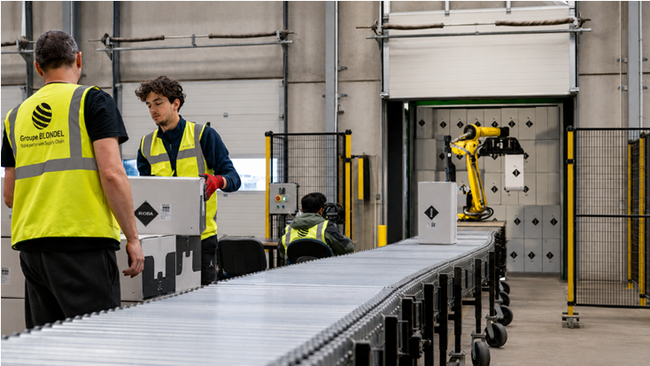 &Face &agrave; des flux logistiques toujours plus complexes et &agrave; des pics d&rsquo;activit&eacute; de plus en plus impr&eacute;visibles, le Groupe BLONDEL acc&eacute;l&egrave;re l&rsquo;automatisation de sa BU Logistique pour renforcer la performance op&eacute;rationnelle, fluidifier les flux et am&eacute;liorer les conditions de travail des &eacute;quipes.<br>
Cr�dit photo : Groupe BLONDEL.