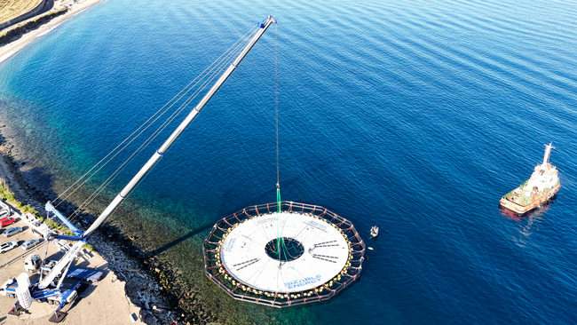 Le prototype a &eacute;t&eacute; install&eacute; sur le site NOEL (Natural Ocean Engineering Laboratory), au large de la Calabre.<br>
                            Cr&eacute;dit photo : Raffaello Schiavon.