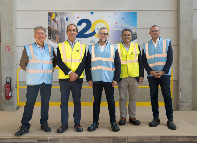 De gauche &agrave; droite : Etienne De La Codre - Logistics & Transport Director Kingfisher Group - Castorama ;  Fr&eacute;d&eacute;ric Grenier &ndash; DG ID Logistics France ; Jean Rafael Garcia - Directeur SC Castorama ;  Eric HEMAR &ndash; President ID Logistics ; Pascal GIL - CEO Castorama.<br>
  Cr&eacute;dit photo : ID Logistics.