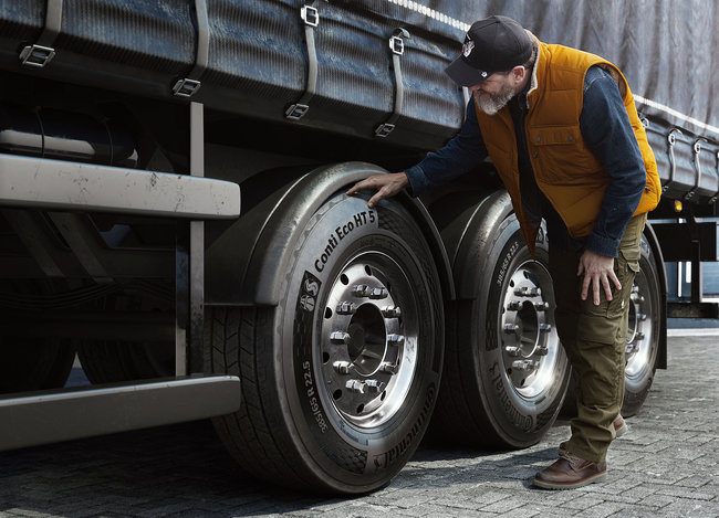 Le Conti Eco HT 5 est disponible depuis septembre 2026 en deux dimensions : 385/65 R 22.5 et 385/55 R 22.5. Son lancement permet &agrave; Continental de proposer une gamme Conti Eco G&eacute;n&eacute;ration 5 couvrant l&rsquo;ensemble du v&eacute;hicule : essieu directeur avec le Conti Eco HS 5, essieu moteur avec le Conti Eco HD 5 et essieu remorque avec le Conti Eco HT 5.<br>
                            &copy; Continental