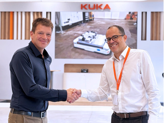 Patrice Henrion, Directeur g&eacute;n&eacute;ral de BOA Concept Group (&agrave; gauche) et Marcus Ferreira de Sousa, CEO de KUKA BNL & France (&agrave; droite)<br>
  Cr&eacute;dit photo : BOA Concept.